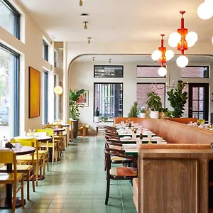 4* Hotel Genevieve